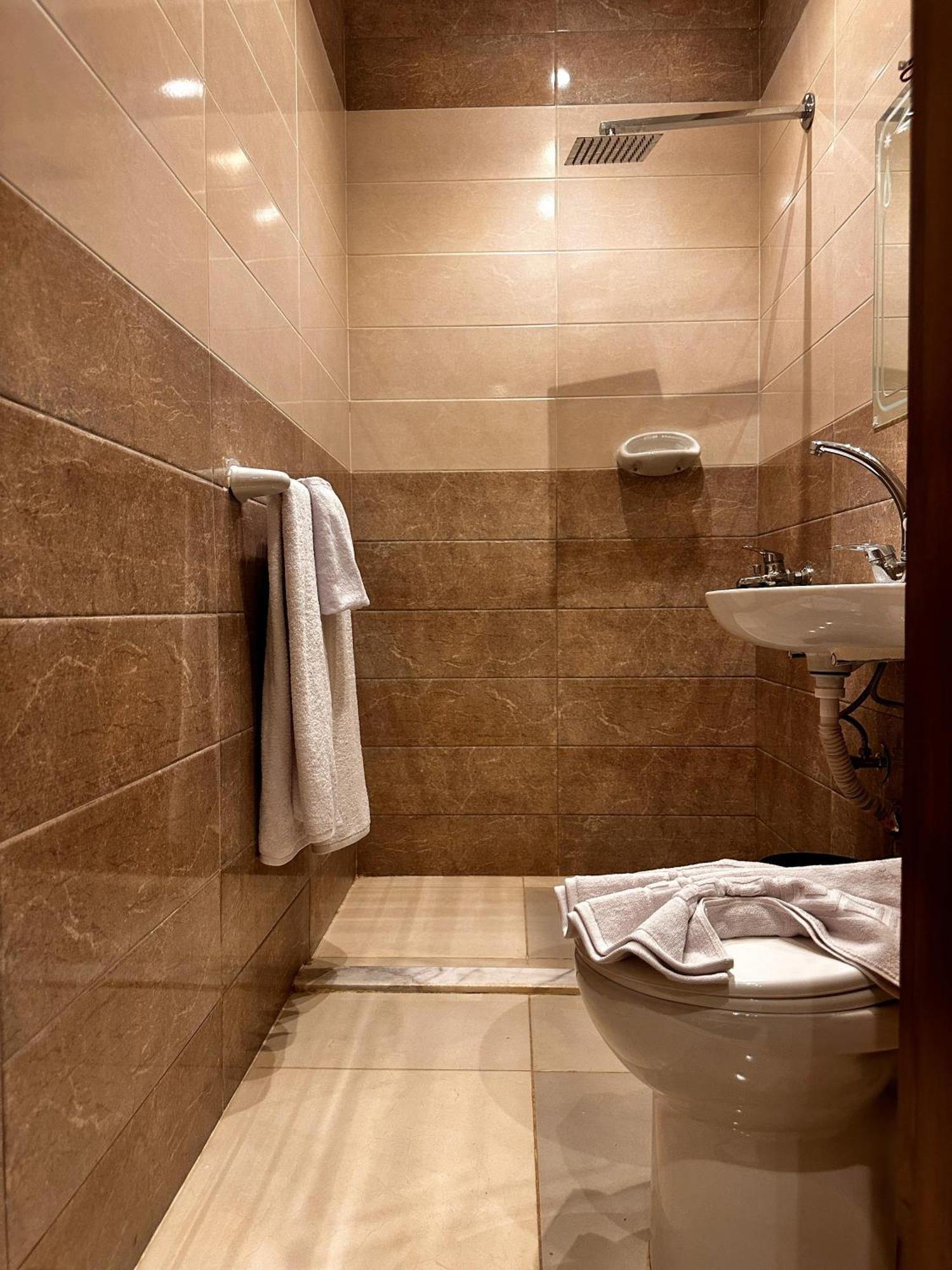 Hotel Pyramids On The Spot View Kafret el-Gabal Exterior foto